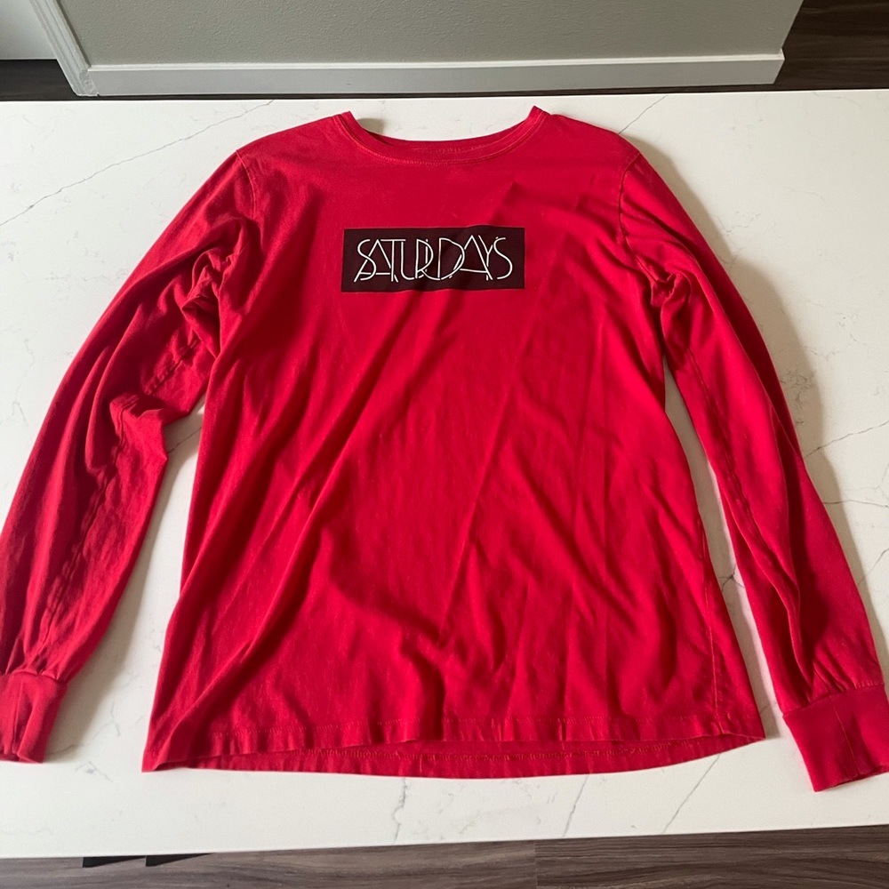 Red Saturdays graphic tee
